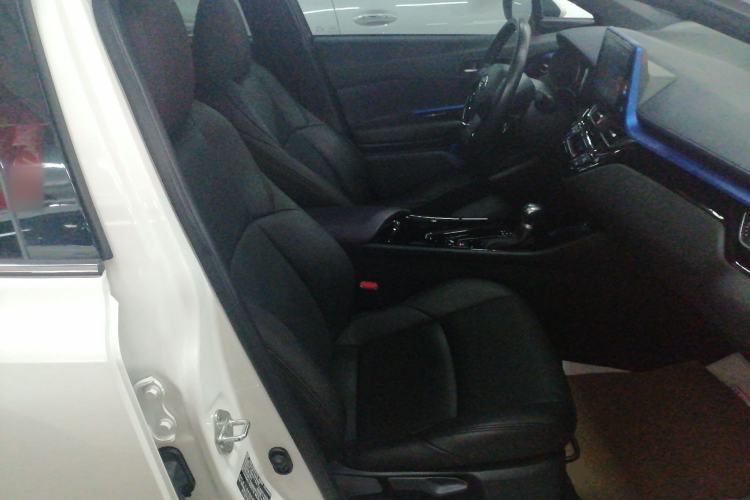 Used Toyota C-HR 2018 2.0L Luxury Sunroof Version China VI Standard
