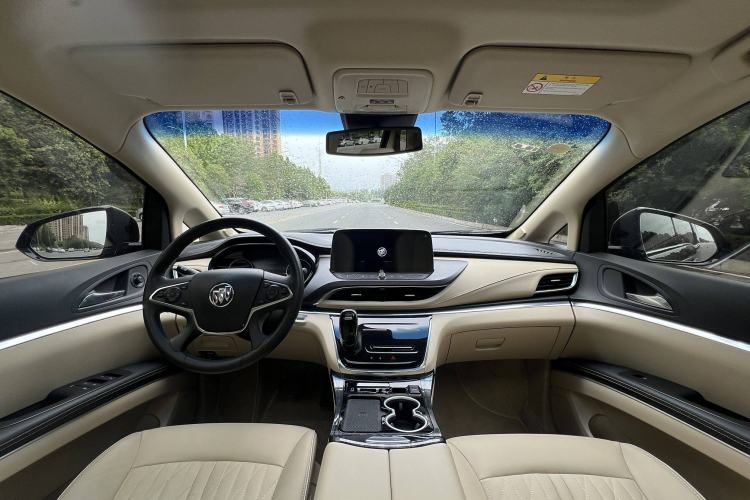 Used Buick GL8 2023 Facelifted Land Cruiser Executive Luxury Version
