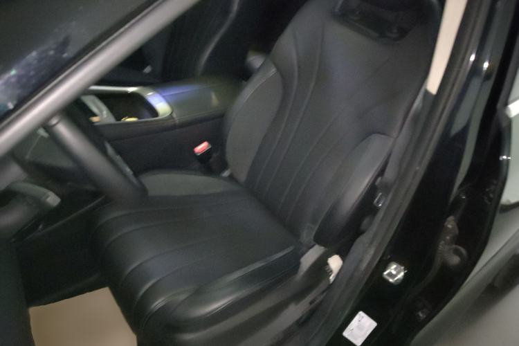 Used  Lingyun 2024 300T Two-Wheel Drive Starlight Edition
