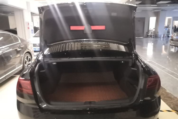 Used Volkswagen Magotan 2023 2 Million Units Limited Edition 330TSI DSG Leading Version
