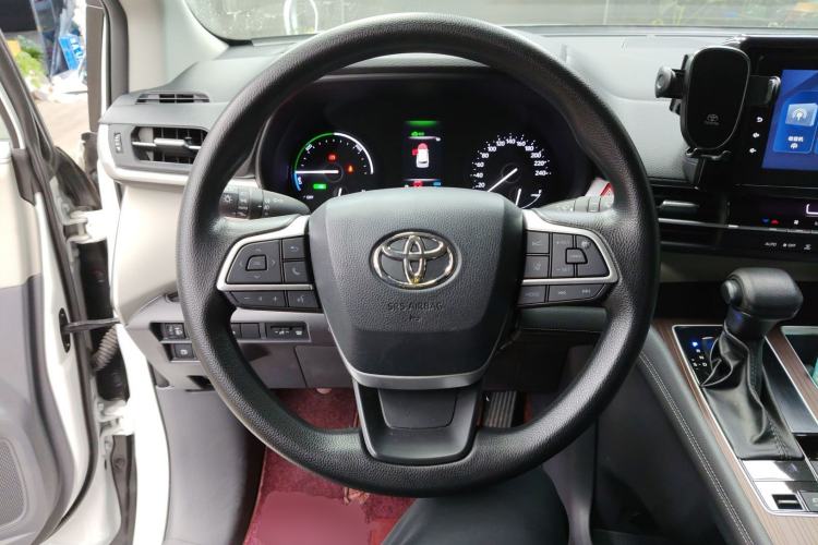 Used Toyota Granvia 2023 2.5L Hybrid Luxury Edition
