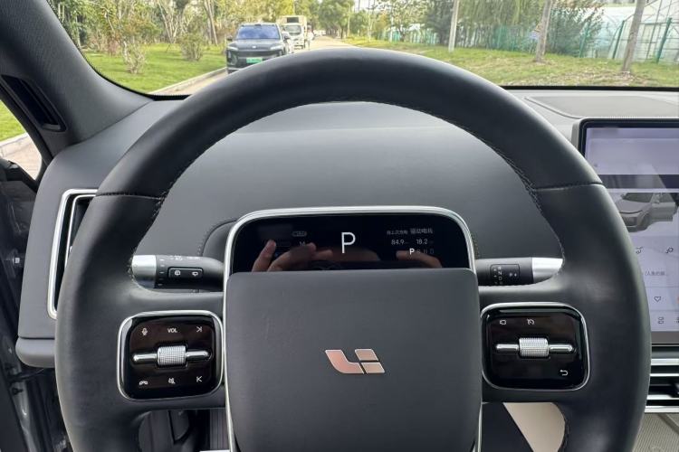 Used Li Auto L8 2023 Pro Model
