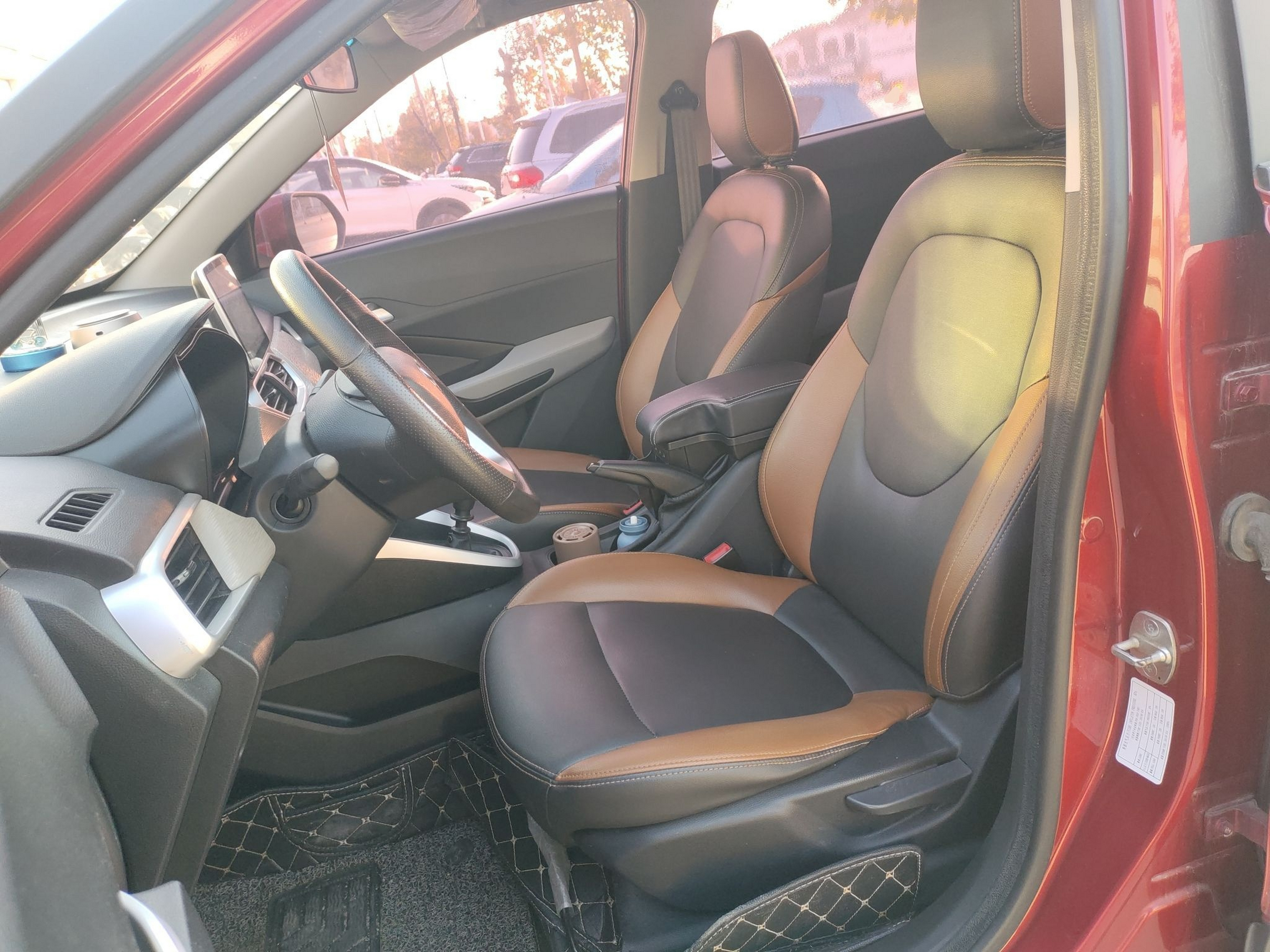 المقاعد الأمامية داخل السيارة