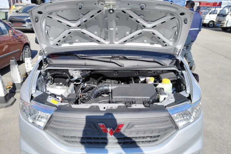 Used Wuling Hongguang V 2022 1.5L Jingqu Edition Enclosed-Window Vehicle with Electric Power Steering LAR