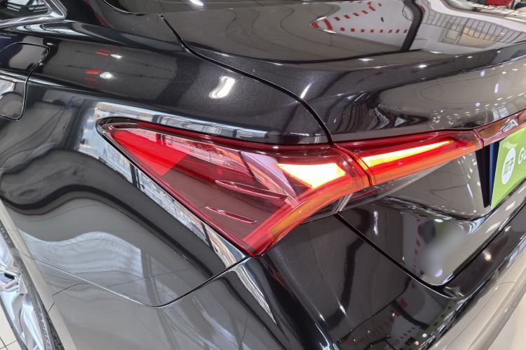 Used Toyota Avalon 2019 Dual-Engine 2.5L Luxury Edition China VI Standard
