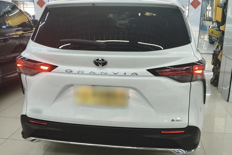 Used Toyota Granvia 2024 2.5L Hybrid Comfort Edition
