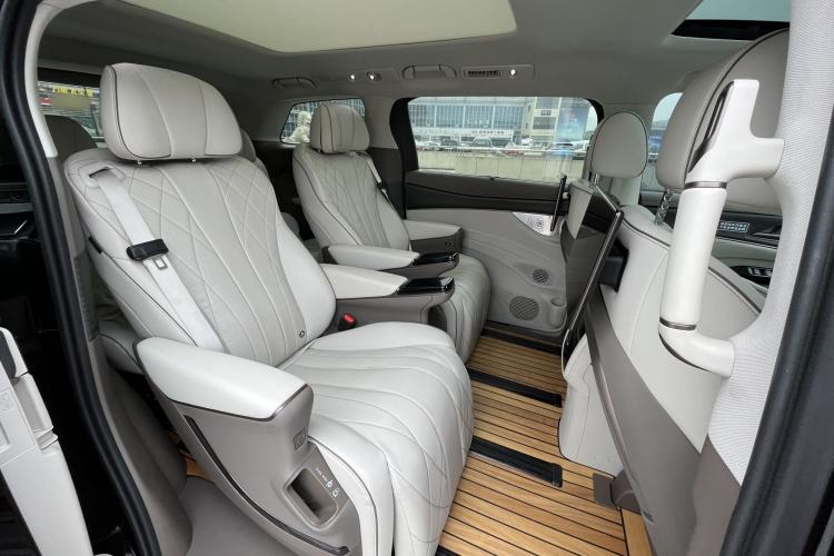 Used Denza D9 2022 DM-i 970 Four-Wheel Drive Prestige Model
