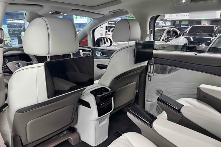 Used Denza D9 2022 DM-i 970 Four-Wheel Drive Prestige Model
