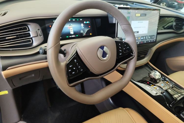 Used Denza D9 2022 DM-i 970 Four-Wheel Drive Prestige Model