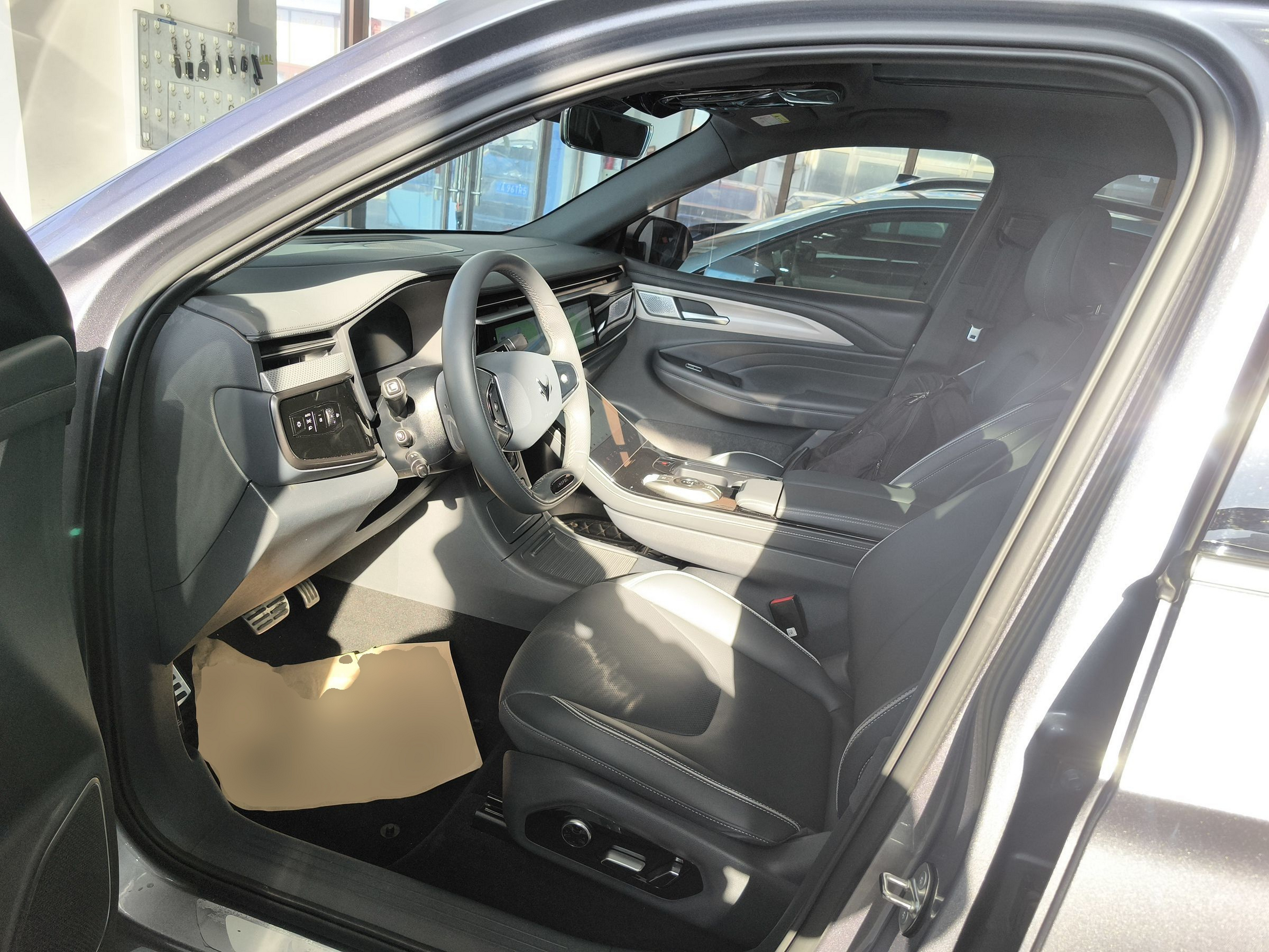 Переднее сиденье в автомобиле