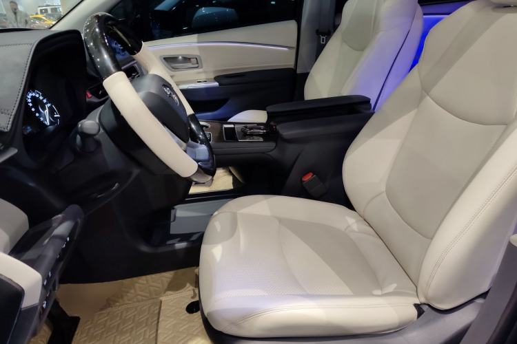 Used Toyota Sienna 2024 2.5L Hybrid Comfort Edition
