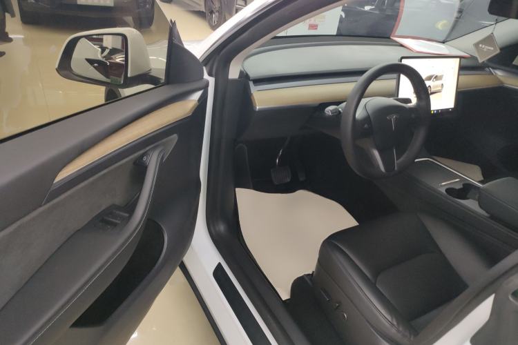 Used Tesla Model Y 2022 Long-Range All-Wheel-Drive Version