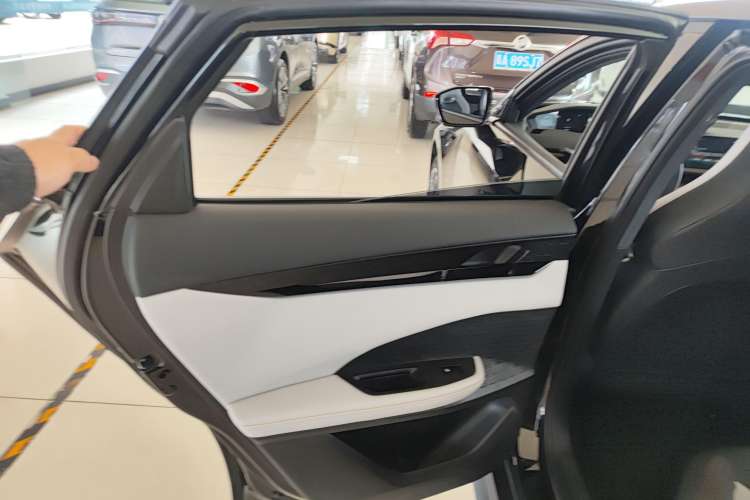 Used Changan UNI-V iDD 2024 Blue Whale Smart Electric iDD 136km Luxury Model
