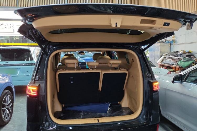 Used VOYAH Dream 2025 PHEV Four-Wheel Drive Prestige Kunpeng Edition
