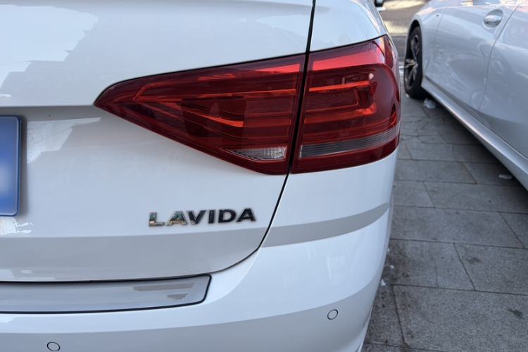 Used Volkswagen Lavida 2018 Classic 1.5L Manual Fashion Edition China VI Standard
