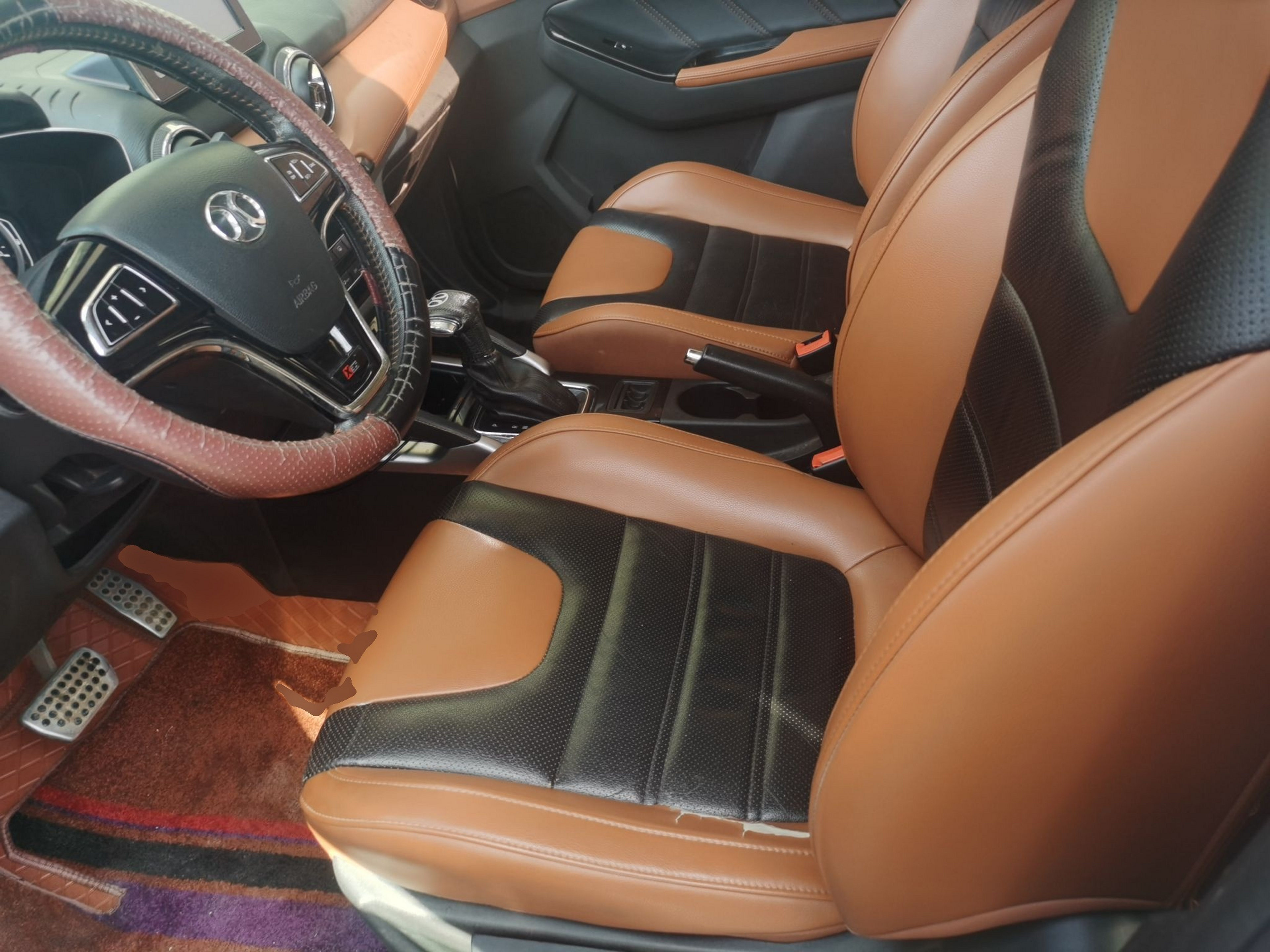 Переднее сиденье в автомобиле