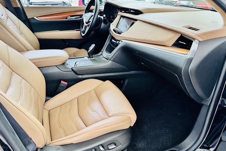 Used Cadillac XT5 2018 28E 4x4 Platinum Edition
