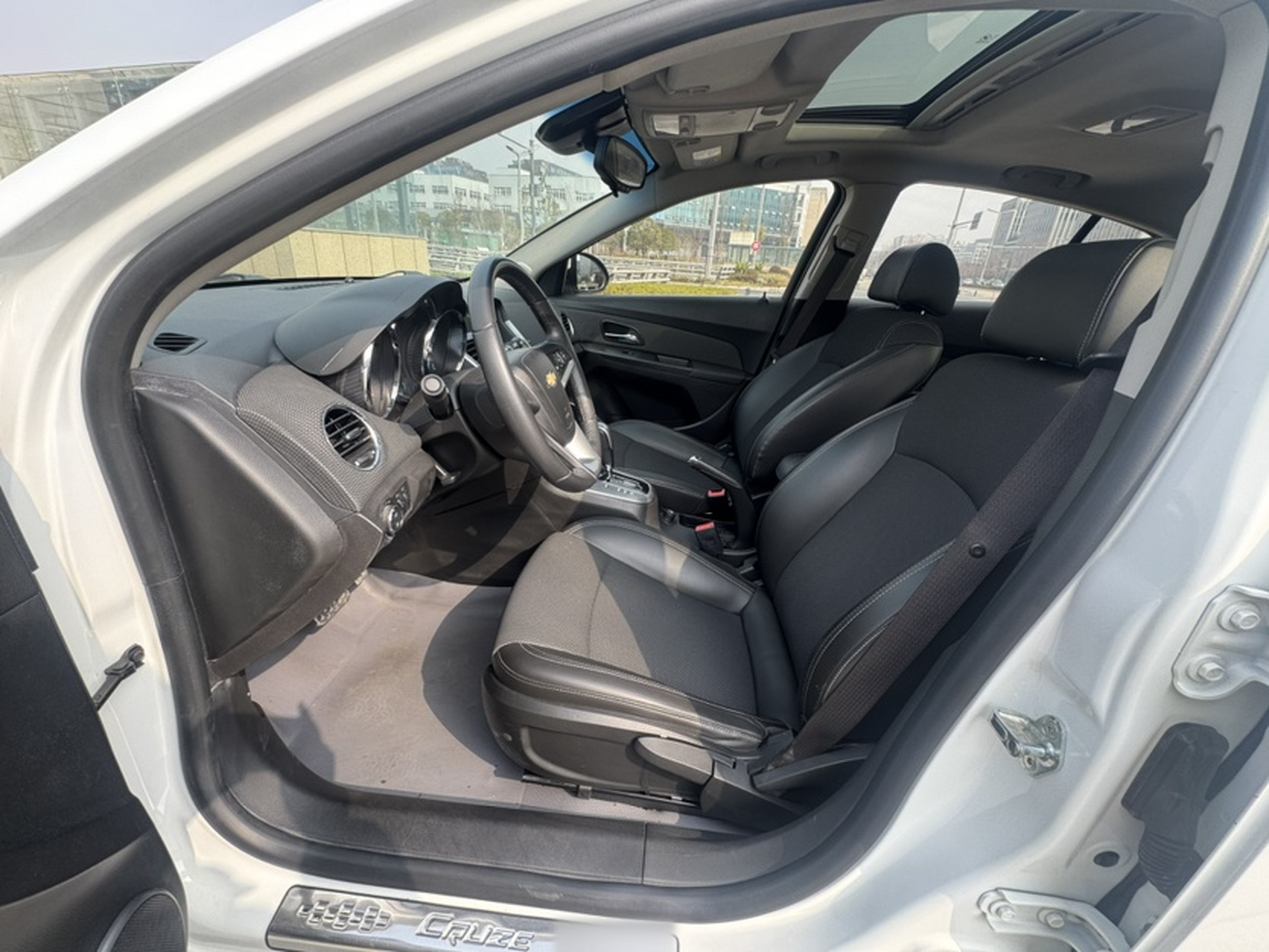 Переднее сиденье в автомобиле