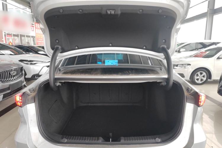 Used  L6 2025 EM-i 140km Starship Edition
