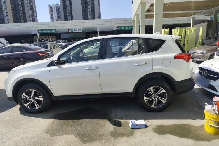 Used Toyota RAV4 2015 2.0L CVT Four-Wheel Drive New Edition
