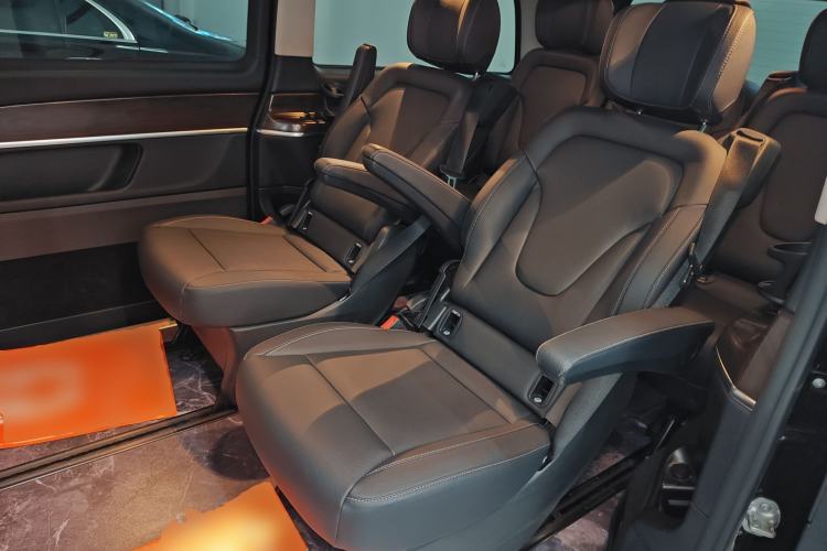 Used Mercedes-Benz V-Class 2022 V 260 Avantgarde Edition
