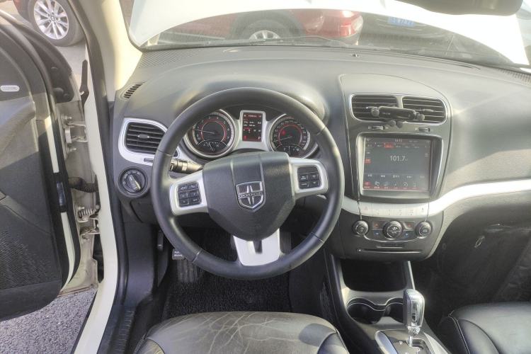 Used Dodge Journey 2013 2.4L Two-Wheel Drive Luxury Version
