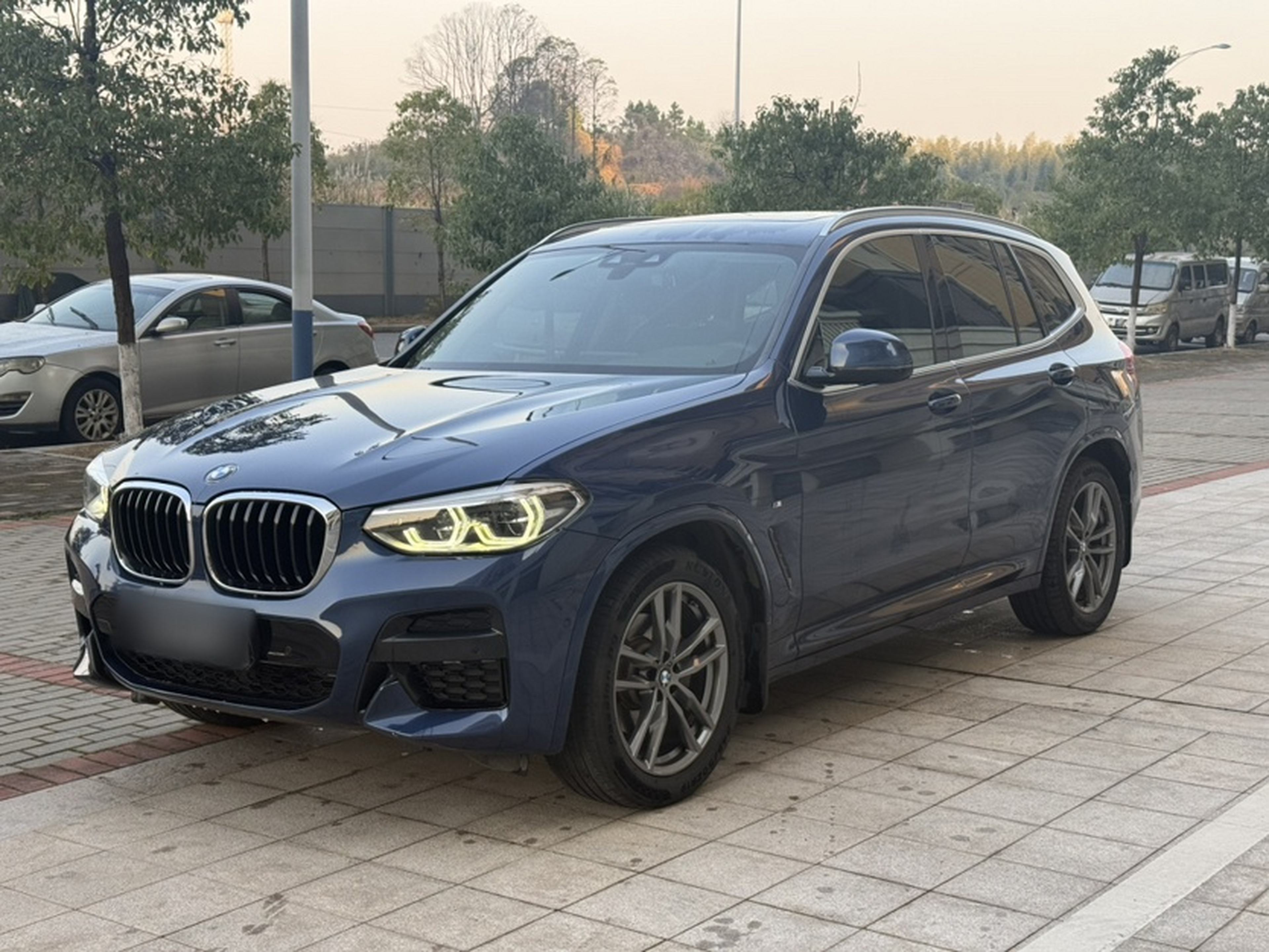 Под передней частью автомобиля