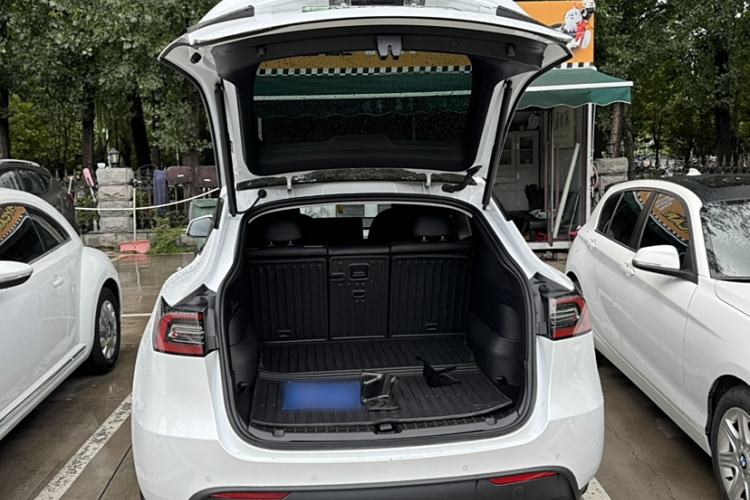 Used Tesla Model Y 2023 Rear-Wheel-Drive Version
