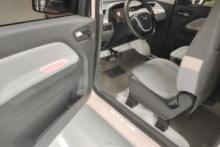 Used Wuling Hongguang MINIEV 2021 Macaron Sandwich Model 120 km Lithium NMC
