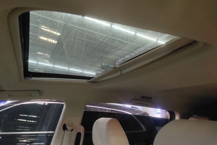 Used Buick GL8 2023 Facelifted Land Cruiser Executive Luxury Version
