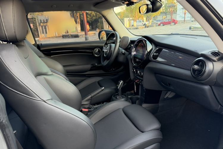 Used  MINI 2022 1.5T COOPER Classic Edition
