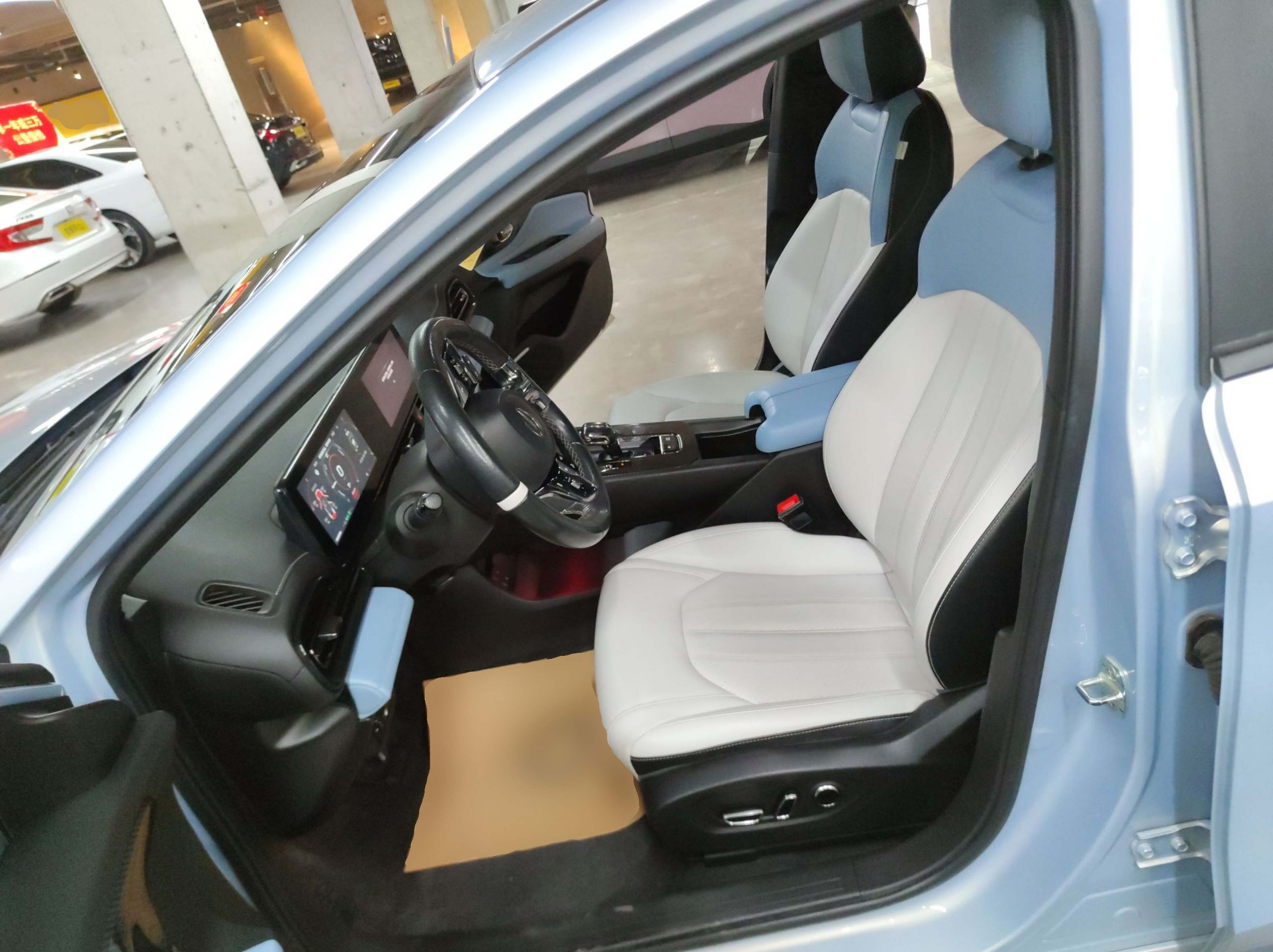 Переднее сиденье в автомобиле