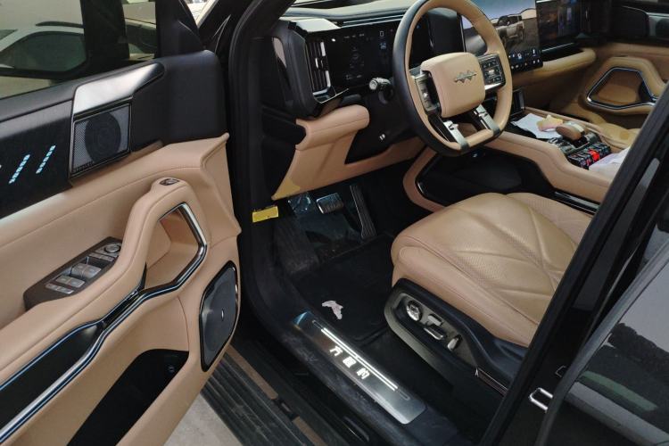 Used  Leopard 8 2025 Smart & Brave Flagship Edition 7 Seats
