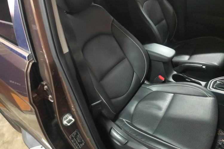 Used Hyundai ix25 2015 1.6L Automatic Two-Wheel-Drive Deluxe DLX Model
