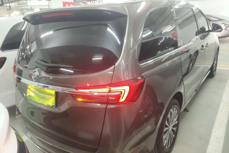 Used Buick GL8 2023 Facelifted Land Cruiser Executive Luxury Version
