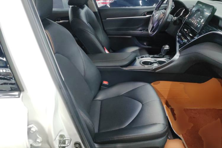 Used Toyota Camry 2021 2.0G Luxury Edition
