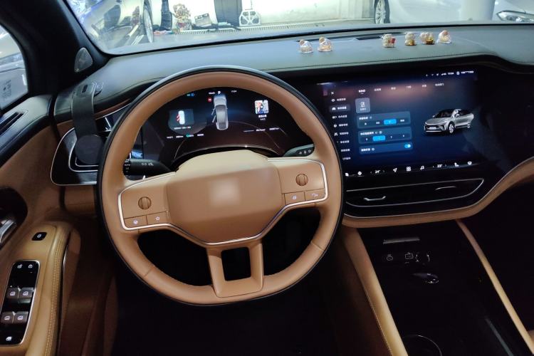 Used  R7 2023 Rear-Drive Screen King Edition
