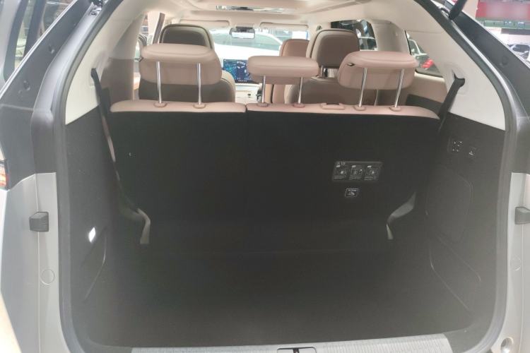 Used XPeng X9 2024 702 Ultra-Long Range Max
