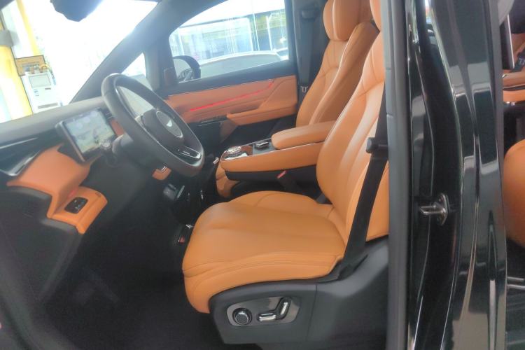 Used  LEVC L380 2024 140-Degree 6-Seater All-Wheel-Drive Ultra
