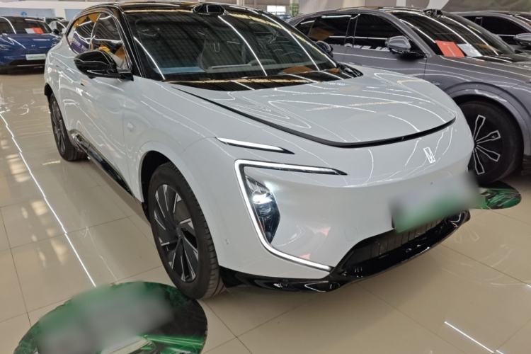 Used  07 2024 Ultra All-Electric Four-Wheel Drive
