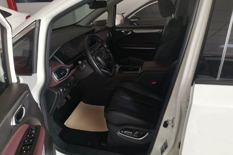 Used GAC Trumpchi M6 2023 PRO 270T DCT Luxury Edition
