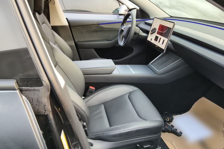 Used Tesla Model Y 2025 Long-Range All-Wheel-Drive Version