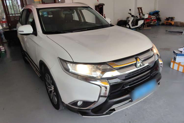 Used Mitsubishi Outlander 2017 2.0L Two-Wheel Drive Glory Edition 5 Seats
