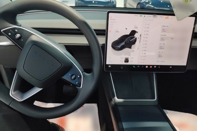 Used Tesla Model Y 2025 Long-Range All-Wheel-Drive Version