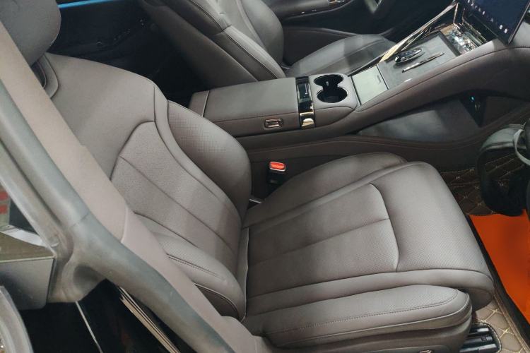 Used Denza Z9 2024 630 km All-Wheel Drive Max Version
