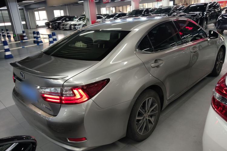 Used Lexus ES 2015 300h Comfort Edition
