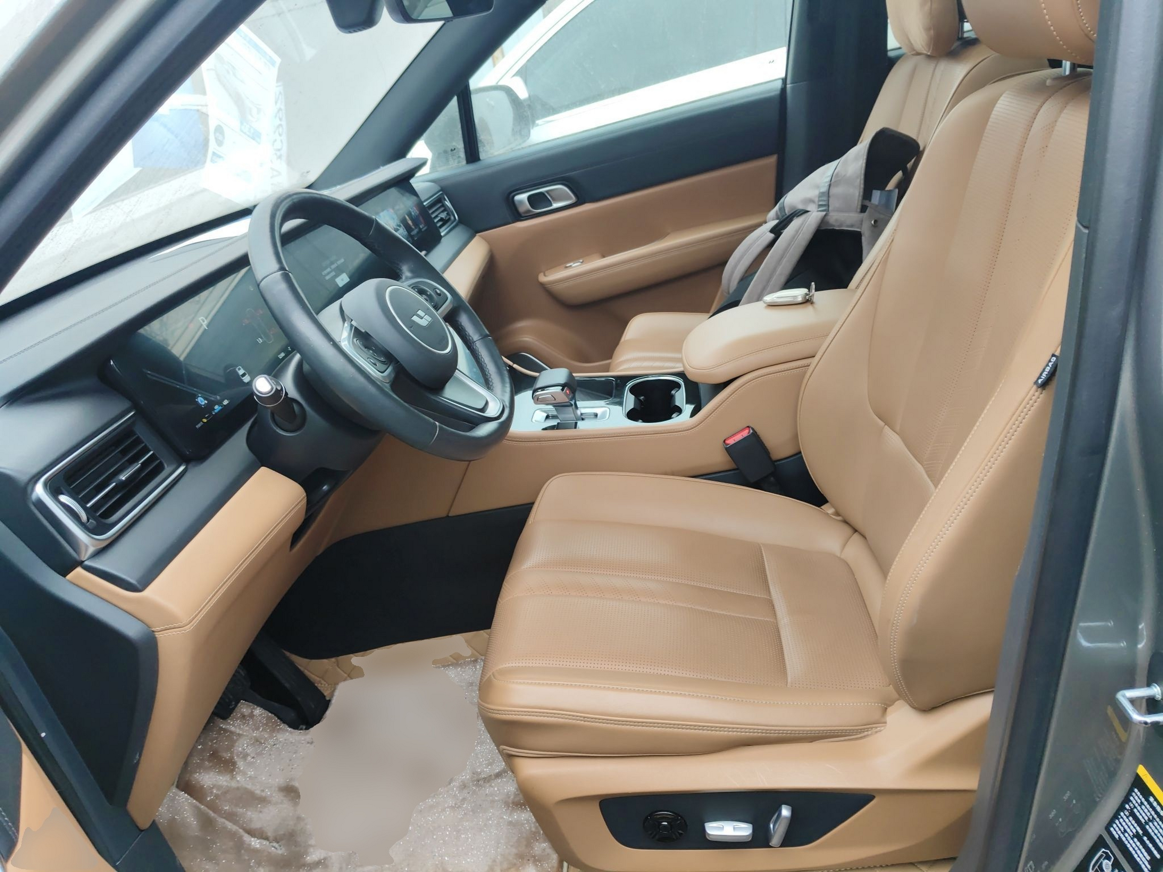 Переднее сиденье в автомобиле