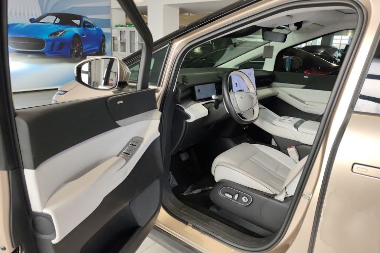 Used XPeng X9 2024 702 Ultra-Long Range Pro
