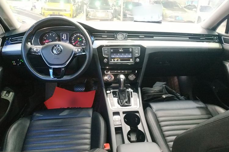 Used Volkswagen Magotan 2017 330TSI DSG Leading Model
