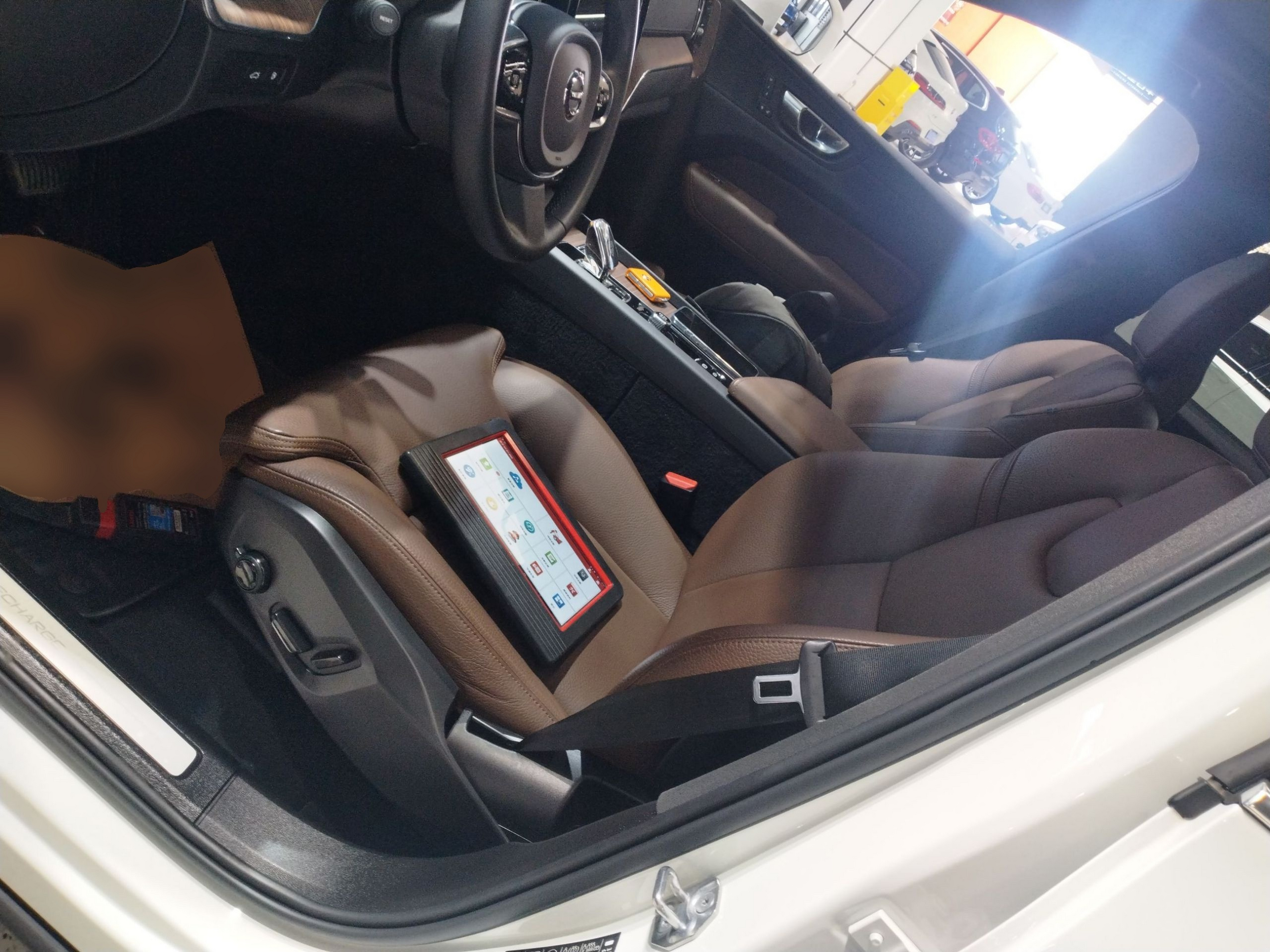 Переднее сиденье в автомобиле